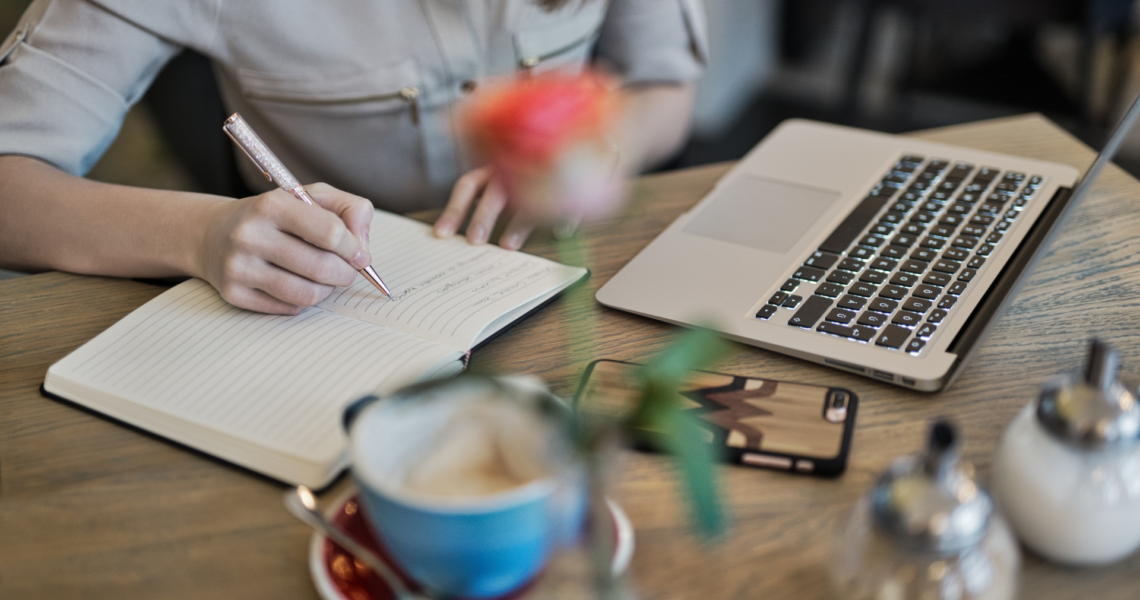 How to Write Lyrics That Resonate: Crafting Meaningful Connections Through Music